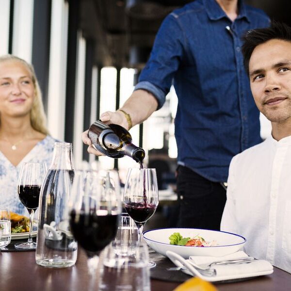 consejos servir vino en restaurantes